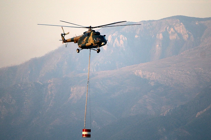 OS BiH i iz zraka gase požar u općini Berkovići