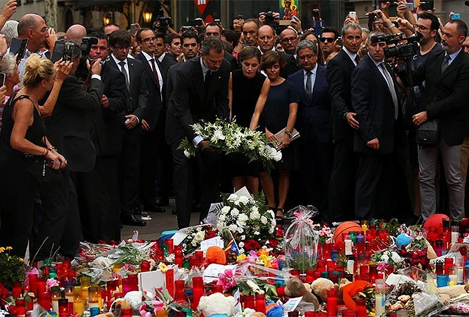 ''Ne u moje ime, Islam je mir'': Kraljevski par zapalio svijeće na Rambli