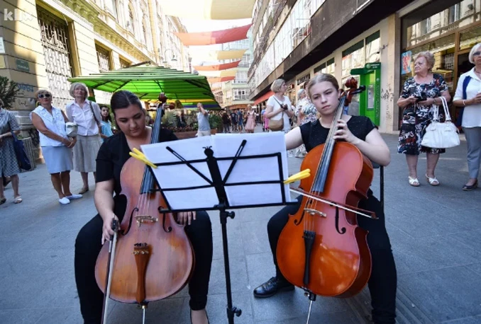 Glazbom za mir kod Vječne vatre odana počast žrtvama napada u Barceloni