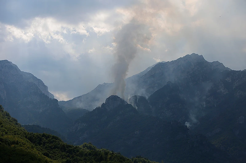 Požar na Čvrsnici i dalje aktivan