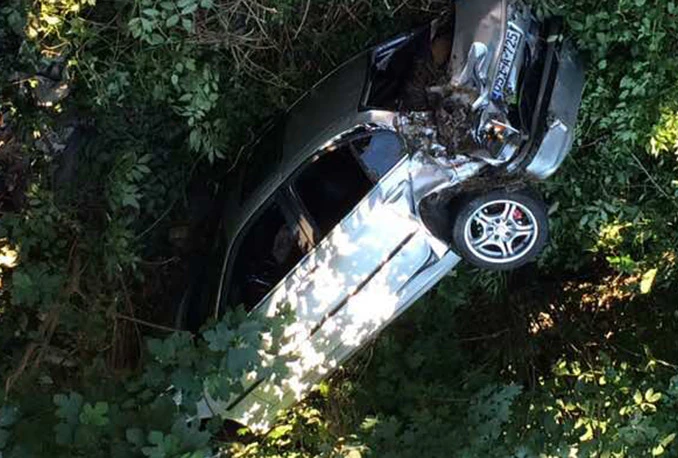 Jablanica: Automobil sletio s mosta, tri osobe ozlijeđene