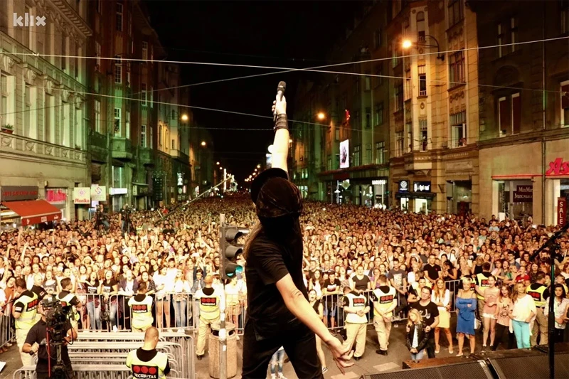 VIDEO | Zatvoren 23. SFF: Plavi orkestar priredio spektakl