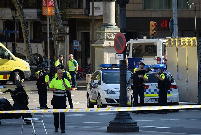 Objavljene fotografije: Policija traga za četiri napadača