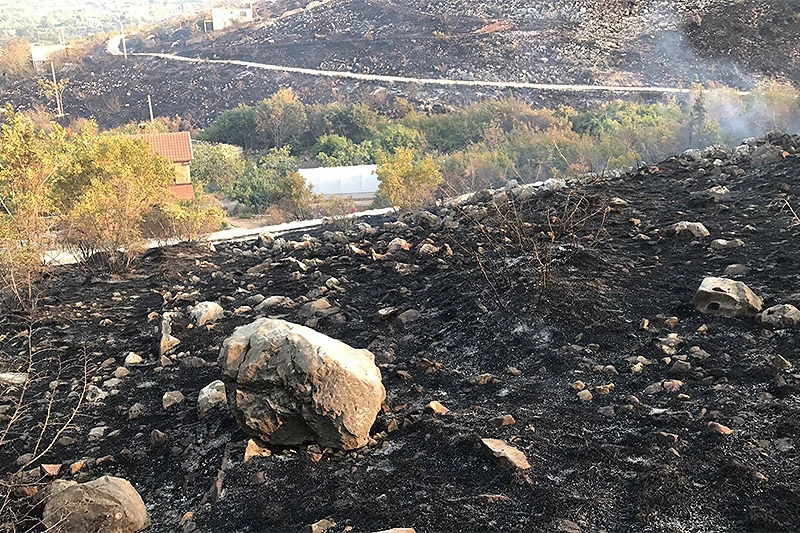 Nadljudskim naporima vatrogasaca i mještana obranjene kuće u Hodbini