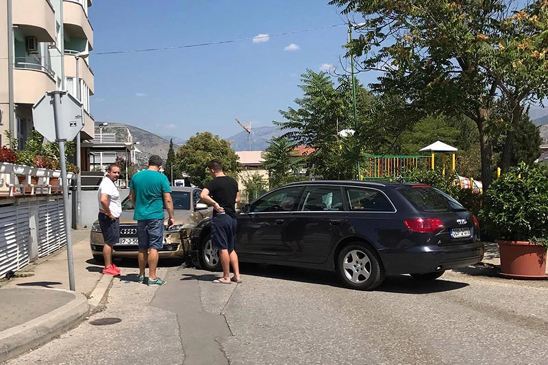 Mostar: Sudar dvaju Audija