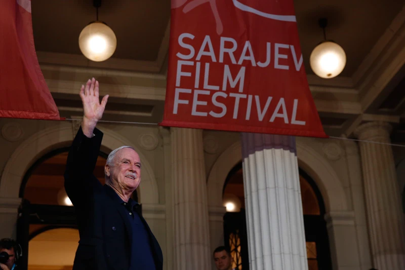 Cleese: Humor mora biti pojednostavljen, dobre šale nije lako napisati