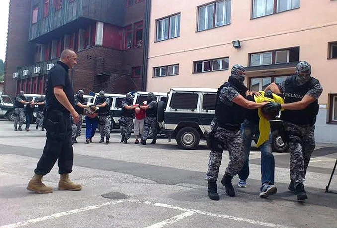 Policija na sjeveroistoku Bosne u potrazi za drogom, privedeno više osoba