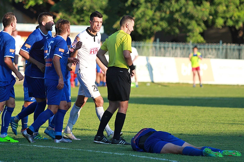 VIDEO | Pogledajte spornu situaciju: Je li Krstanović prestrogo kažnjen?