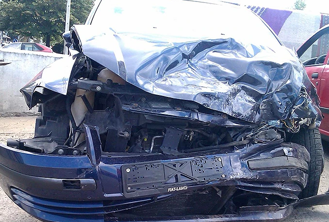 Čapljina: Fiat Bravom se zabio u betonski zid