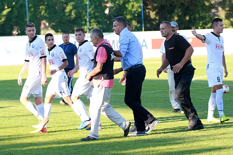 VIDEO | Tajnik GOŠK-a nasrnuo na igrače Širokog Brijega