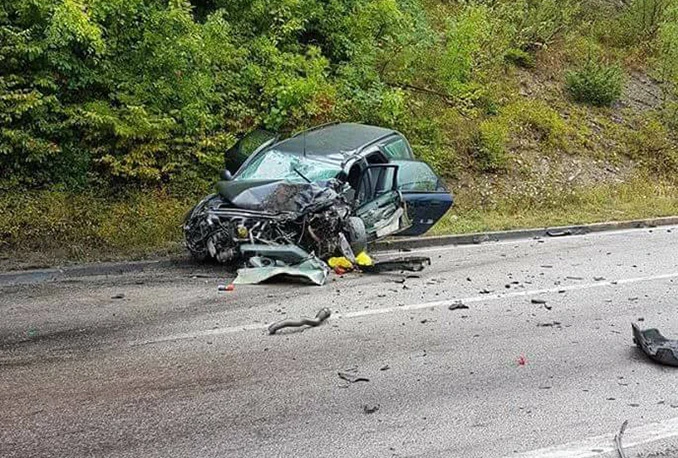 Sudar kamiona i osobnog automobila, dvoje ozlijeđenih