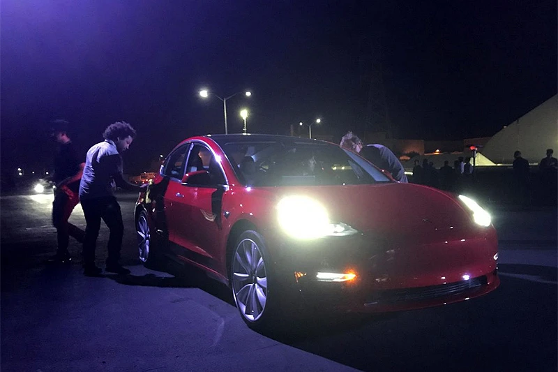 Tesla prikupio 1,8 milijardi dolara za financiranje proizvodnje Modela 3