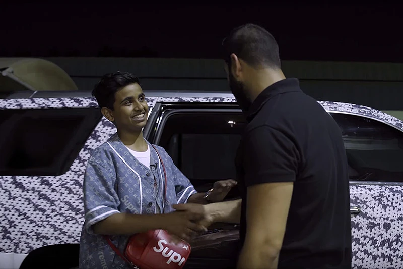 VIDEO | Dobio Ferrari, a ne može ga voziti
