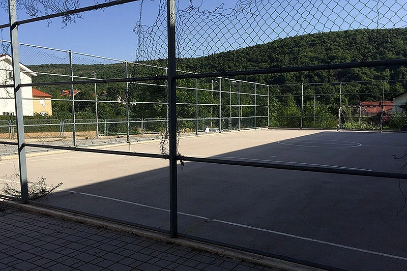 Široki Brijeg: Nekultura i sramotno ponašanje uništavaju školsku zgradu