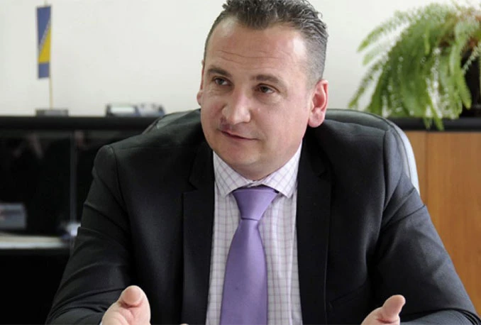 VIDEO | Ne može se gasiti samo iz zraka