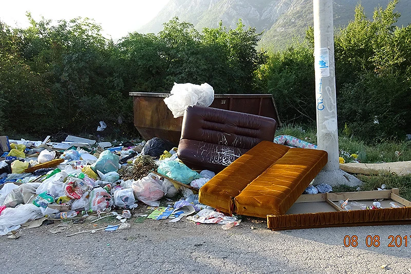 Mostar: Nismo u mogućnosti ni prići kontejneru, a kamoli baciti smeće