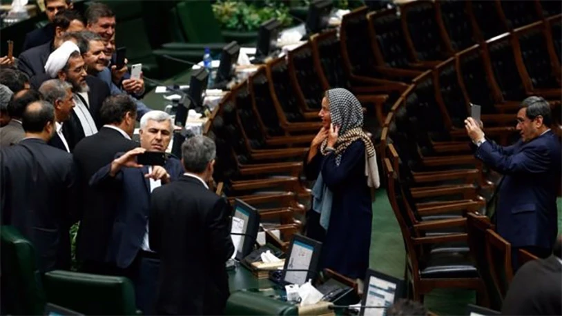 Iranski zastupnici pod kritikama zbog selfija