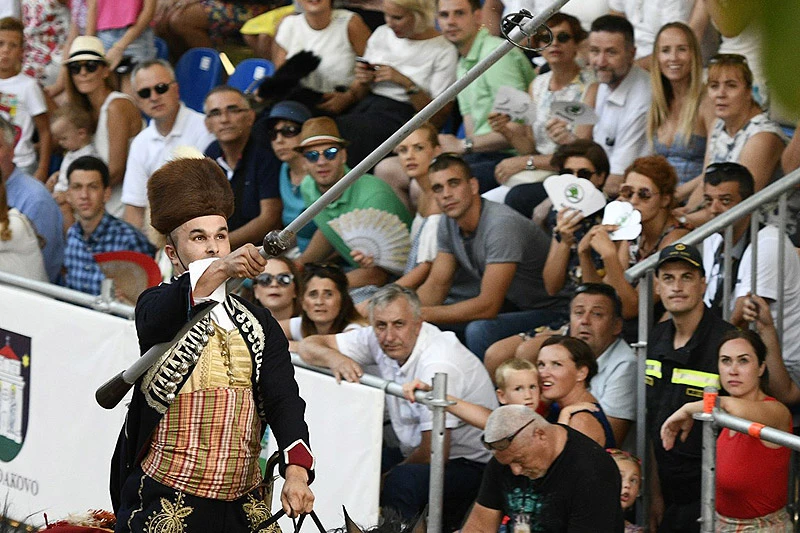 Debitant Alen Poljak slavodobitnik 302. Sinjske alke