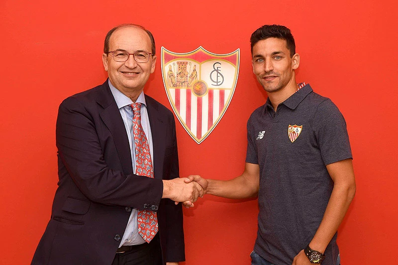 Jesus Navas se vratio u Sevillu
