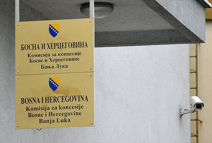 Mandat im istekao 2009, a primaju po 3.500 KM plaće