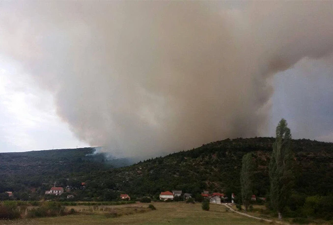 Ugašen požar u Imotskom