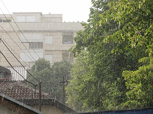U BiH do 38 °C: Poslijepodne pljuskovi, grmljavina i jak vjetar