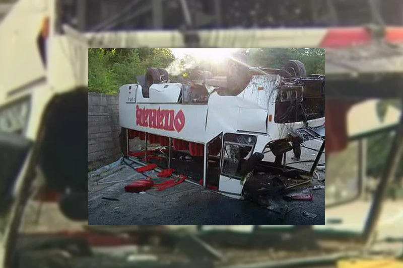 VIDEO | U prevrtanju autobusa ozlijeđeno 20-ak putnika