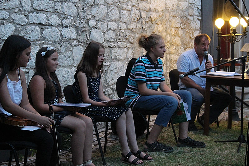 Dosadašnji pobjednici Šantićevog festivala djece pjesnika se družili u Mostaru