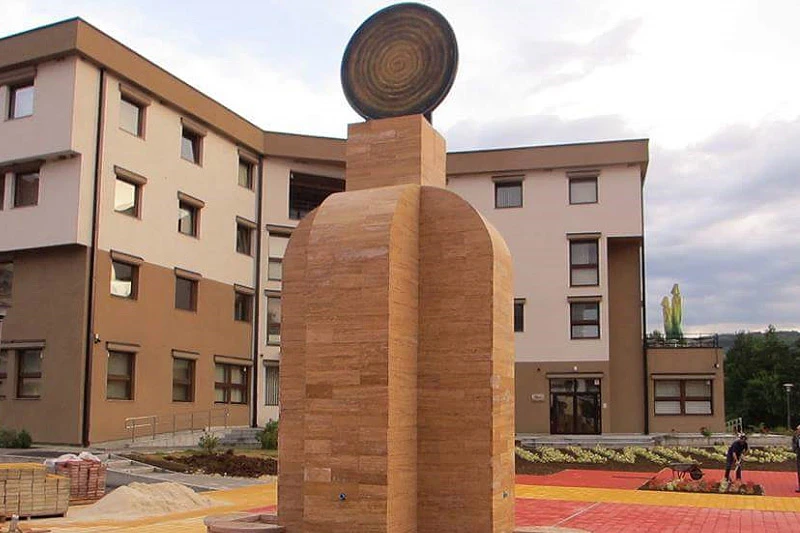 Pita dobila spomenik