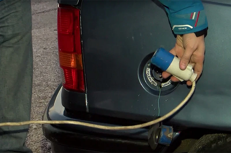 VIDEO | Električni Kadett na mostarskim ulicama