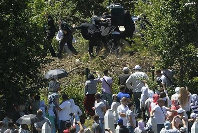 Napad na Vučića u Srebrenici: Crna operacija vrha srpske policije
