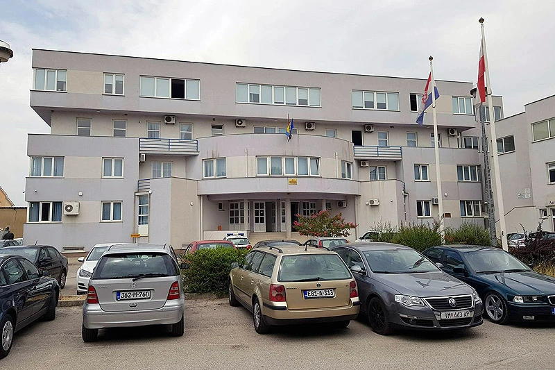 Grude: Nakon ''pohoda'' po Domu zdravlja, pijani Sarajlija devastirao i policiju