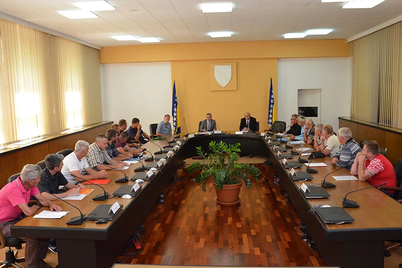 Potpisan sporazum s borcima: Vlada obustavila financiranje udruga