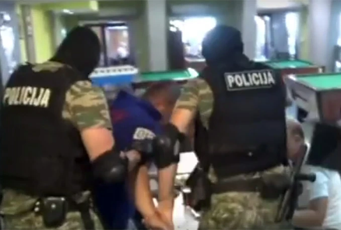 VIDEO | U fast foodu uhitili 39-godišnjaka zbog iznude
