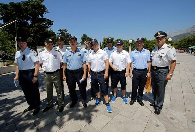 BiH poslala policiju u Makarsku da pomogne hrvatskim kolegama u komunikaciji s bh. turistima