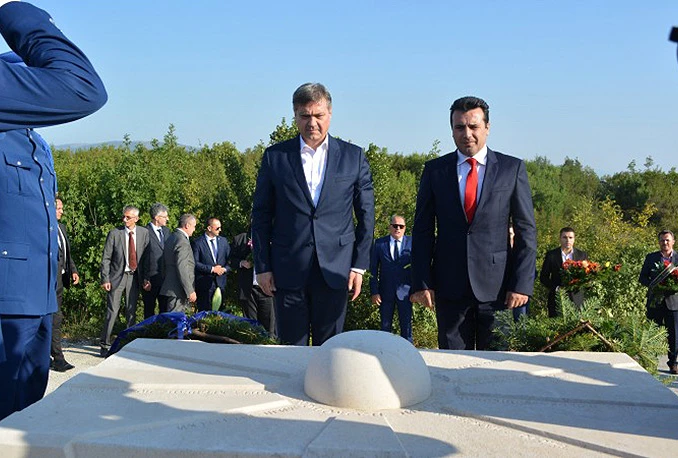 Zvizdić i Zaev položili vijenac na spomen-obilježju Borisu Trajkovskom