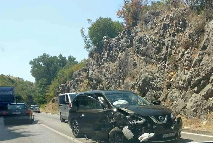 Počitelj: Nissanom se zabili u brdo