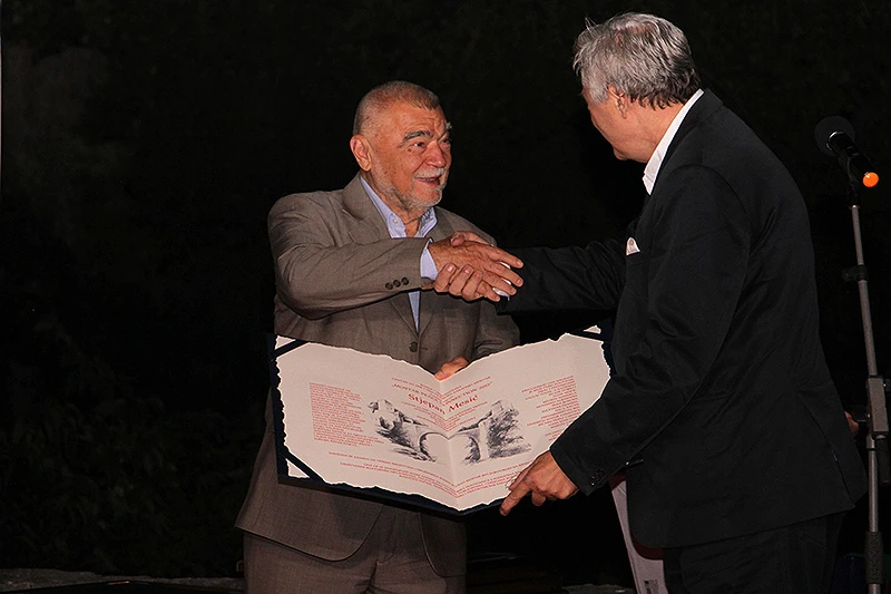 Nagrađeni Mesić: Ono što sam učinio za Mostar je bilo potrebno i ljudski