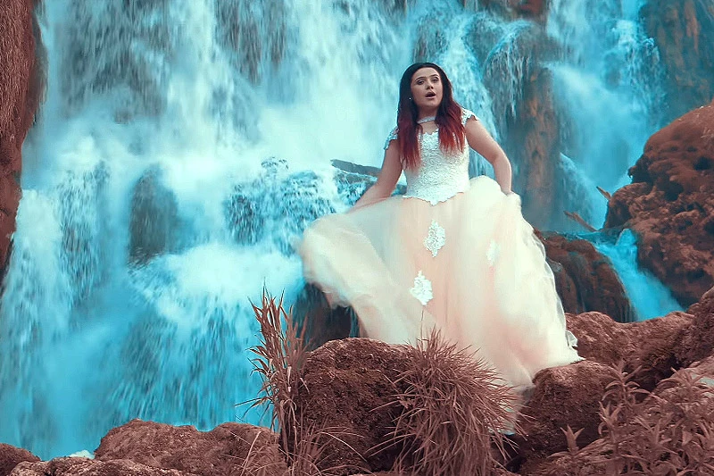 VIDEO | Ilma Karahmet snimila spot na Kravici, Blidinjskom jezeru i u Mostaru