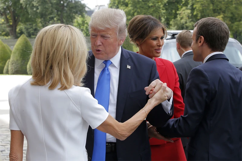 Trump na udaru kritika: Prvoj dami Francuske rekao da je u ''odličnoj formi''