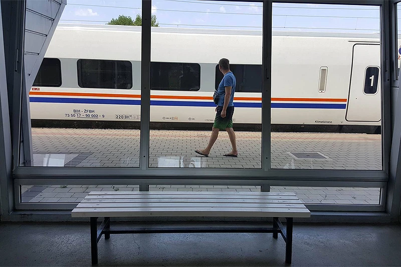 Čapljinski kolodvor dobio ''udobne'' klupe za putnike