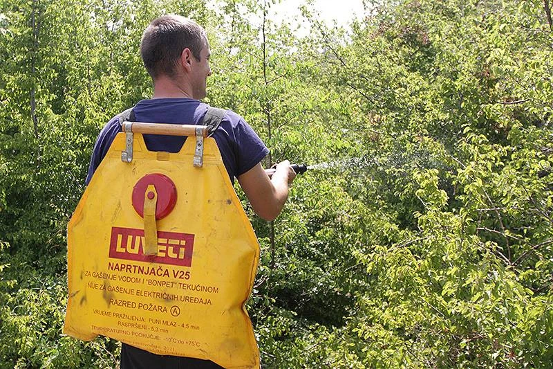 Mještani Stoca vlastitim snagama obranili kuće od požara