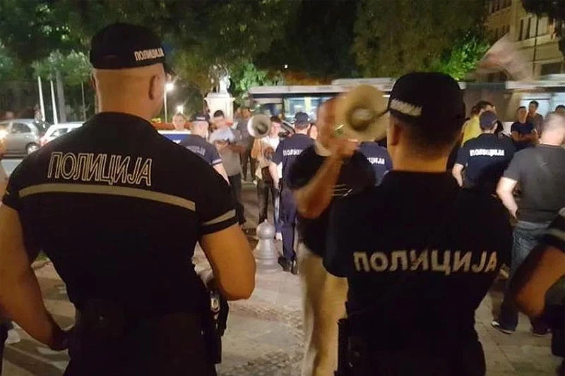 U Beogradu napadnuti mladi koji su odavali počast žrtvama Srebrenice