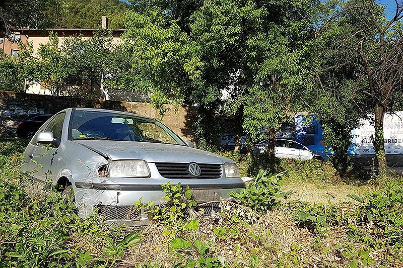 Mostar: Polo sletio s ceste