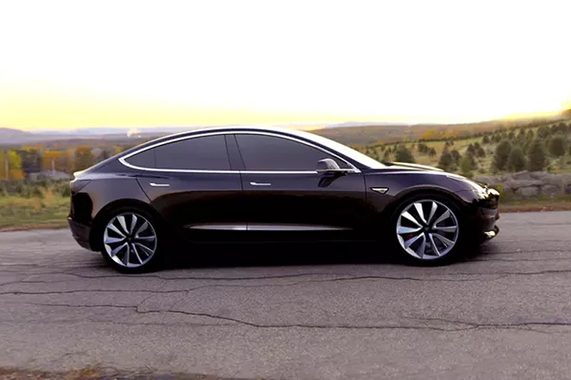 Musk predstavio prvi primjerak Teslinog Modela 3
