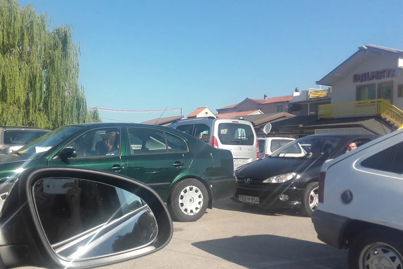 Gabela Polje: Vozači se ''ubacuju'' sa strane, psuju, naguravaju...