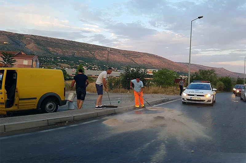 Mostar: Ford Ka izvukao deblji kraj u sudaru sa VW Touaregom