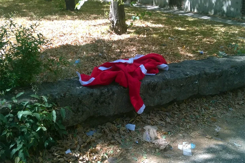 Vrućina u Mostaru skinula Djeda Mraza