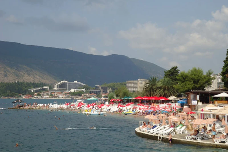 VIDEO | Crnogorsko primorje: Plaže pune, ugostitelji zadovoljni