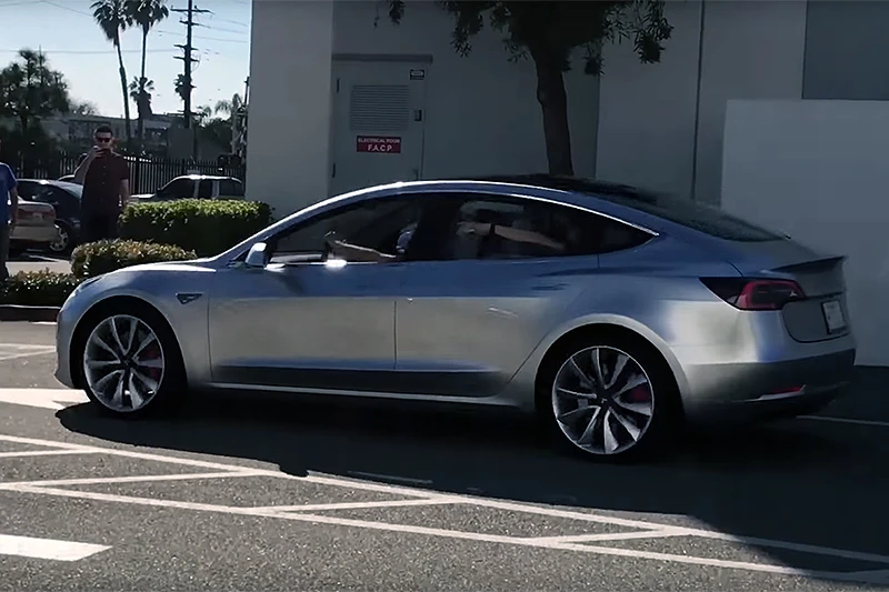 Kreće isporuka prvih modela električnog automobila Model 3